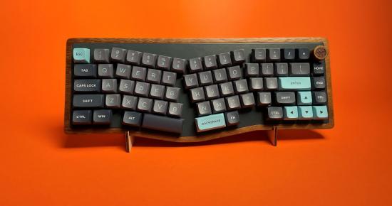 Tvrd Rad - Dragan Topic - Unboxing i recenzija prve domaće mehaničke tastature